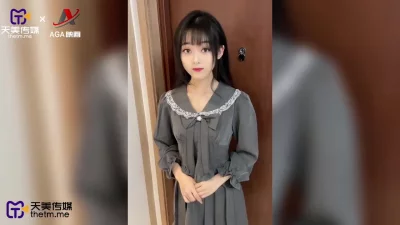 剧情演绎网红美女家里冰箱坏了找维修员上门修理主动勾引赖赖唧唧很饥渴求在厨房操她抱起来干呻吟给力对白淫荡