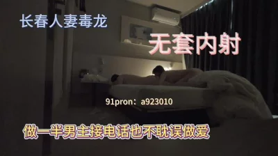 戴眼镜的美女主播和玩友双人啪啪大秀女上骑乘很主动